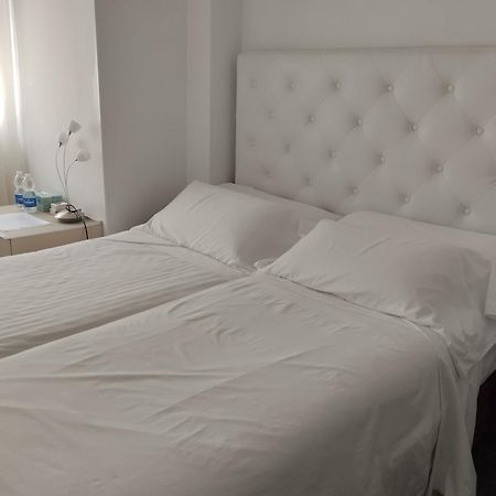 Habitaciones Individuales En Apartamento Madrid Exteriér fotografie