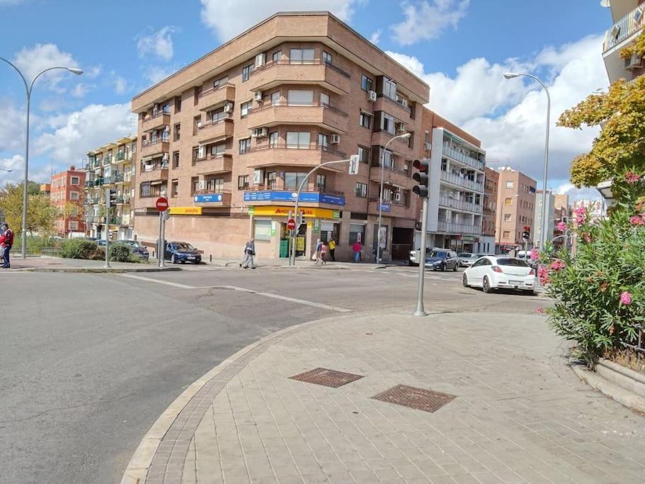 Habitaciones Individuales En Apartamento Madrid Exteriér fotografie