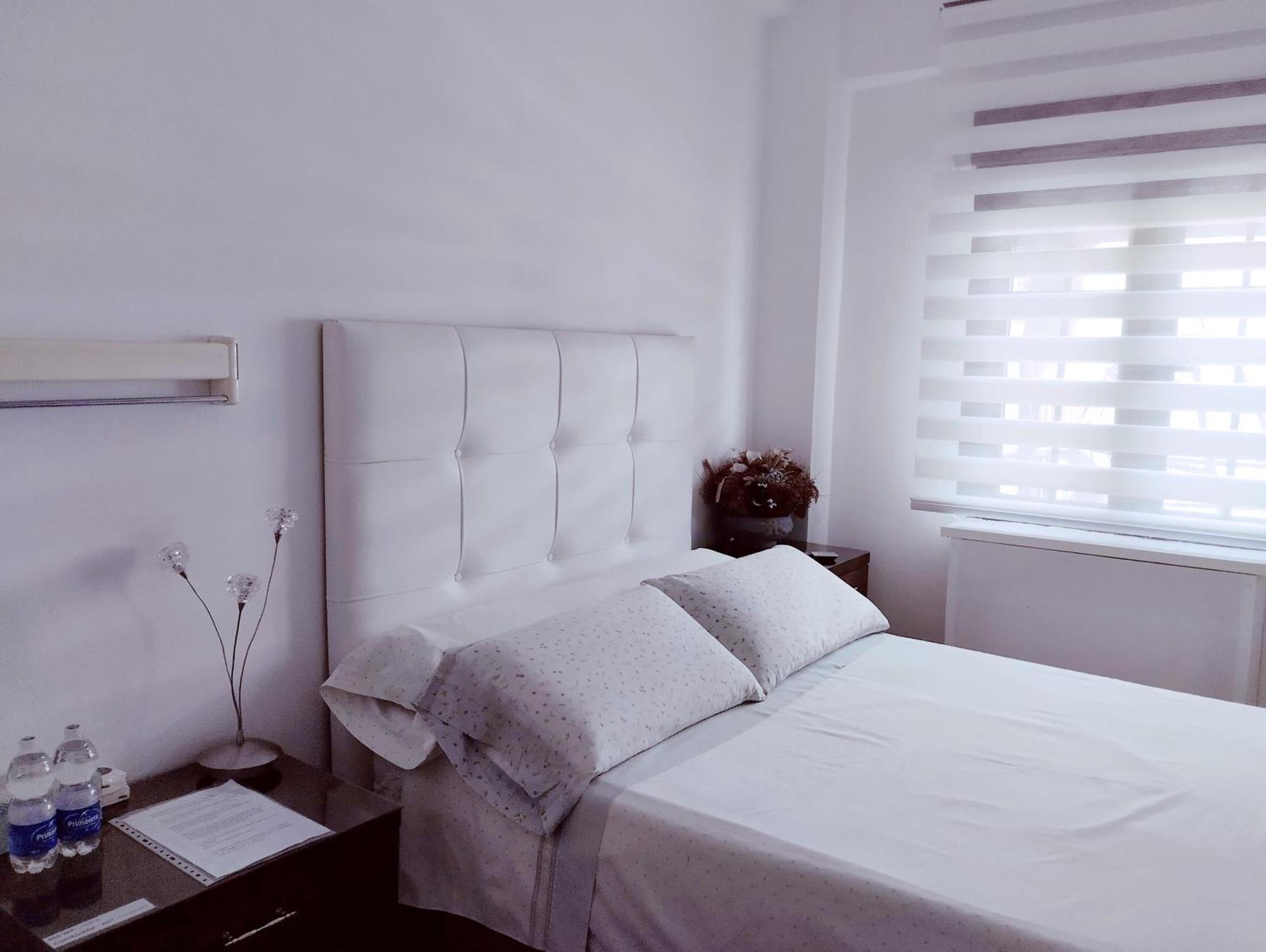 Habitaciones Individuales En Apartamento Madrid Exteriér fotografie