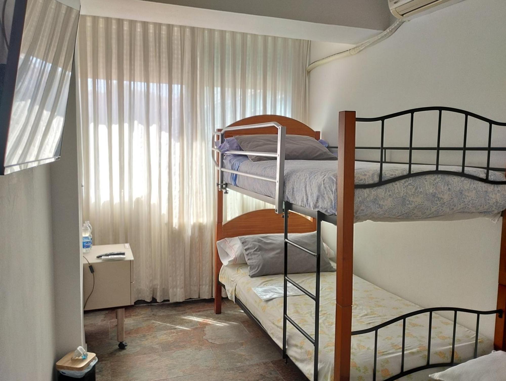 Habitaciones Individuales En Apartamento Madrid Exteriér fotografie