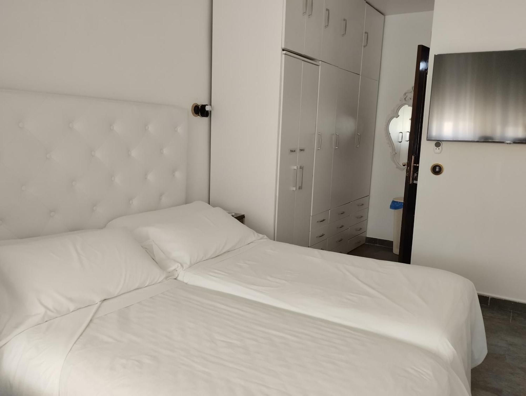 Habitaciones Individuales En Apartamento Madrid Exteriér fotografie