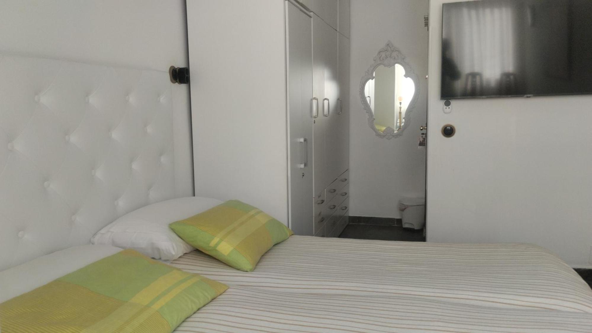 Habitaciones Individuales En Apartamento Madrid Exteriér fotografie