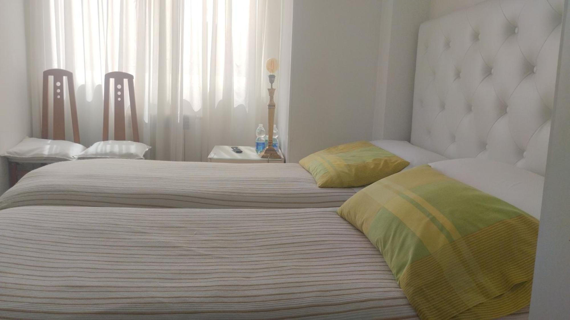 Habitaciones Individuales En Apartamento Madrid Exteriér fotografie